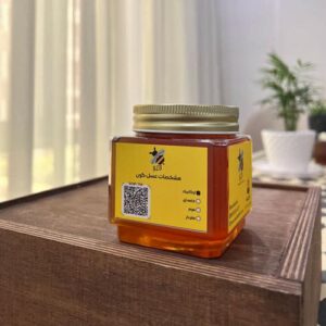 عسل گون ارگانیک نیم کیلویی در نور طبیعی