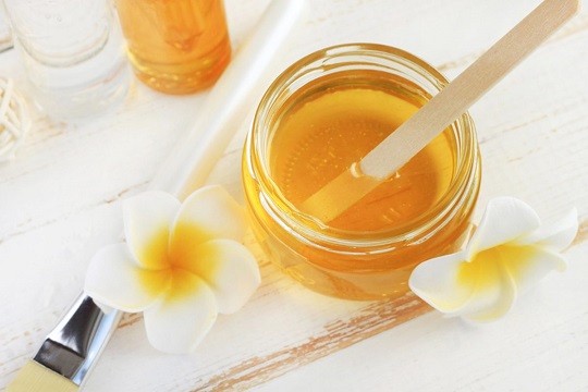 فواید عسل برای سلامت مو؛ روشن شدن مو