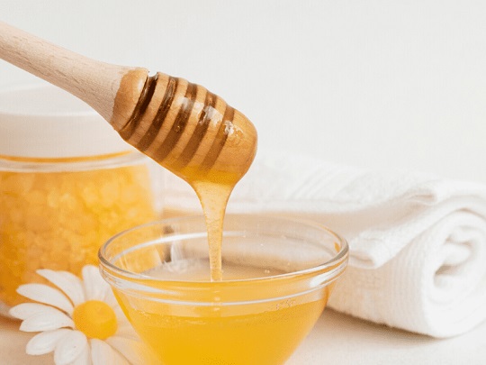 چند روش استفاده از عسل برای درمان ترک پا