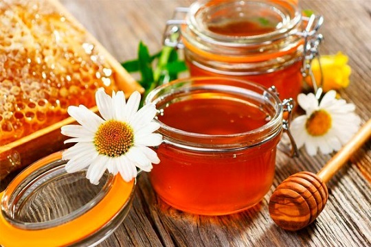 5 مزیت استفاده از عسل چند گیاه برای سلامتی