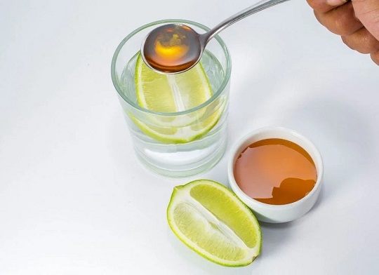 6 خاصیت ترکیب آب گرم با عسل و لیمو برای سلامتی