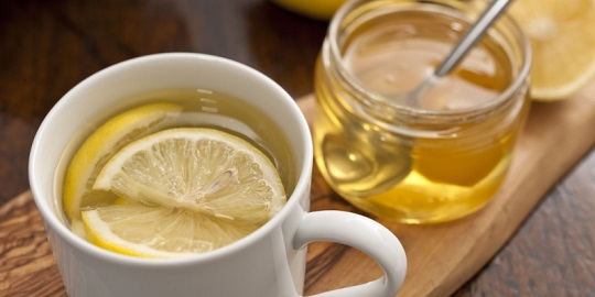 ترکیب آب گرم با عسل و لیم، التهاب را کاهش می‌دهد