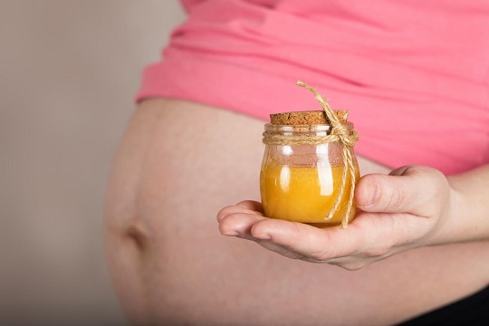خواص و فواید مصرف عسل در دوران بارداری و بعد از آن
