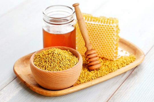 روش استفاده از ترکیب عسل و بره موم برای درمان آکنه